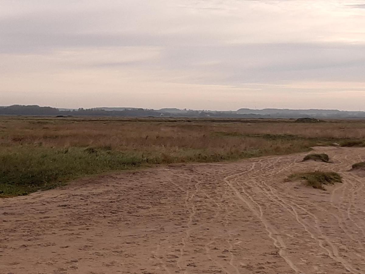 Les Obiones, Vue Laterale Mer, Fort Mahon Plage, Magnifique Studio Cabine 4P, Avec Balcon , Parking Prive Gratuit, Wifi, Classe 2 Etoiles, Exposition Plein Sud En Baie De Somme Kültér fotó